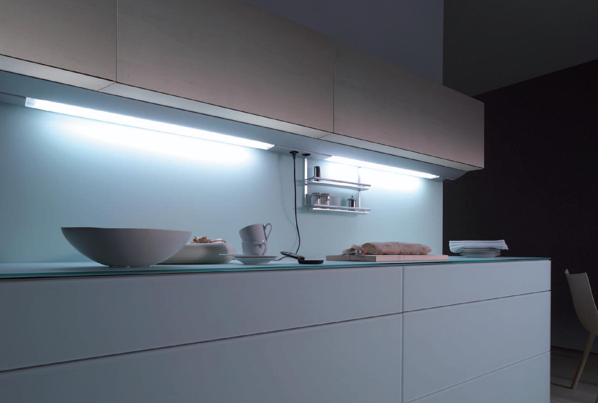 Подсветка кухни какая лучше. Линейный светильник Obi Kitchen led-144. Подсветка столешницы ikea для кухни под шкафы светодиодная. Светильник для подсветки кухни под шкафом поворотный Luka 79154/08/36. Линейный светильник Obi Kitchen led-54.